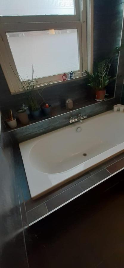 Charlotte, Not For Parties, Not A Hotel, Room With Shared Bathroom, No Kitchen Amsterdam Esterno foto