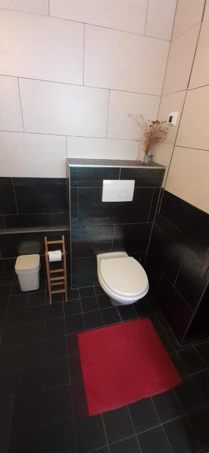 Charlotte, Not For Parties, Not A Hotel, Room With Shared Bathroom, No Kitchen Amsterdam Esterno foto