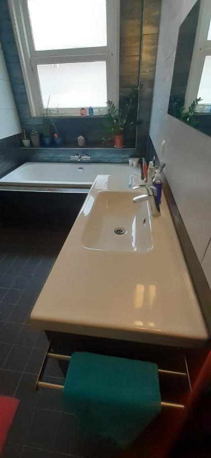 Charlotte, Not For Parties, Not A Hotel, Room With Shared Bathroom, No Kitchen Amsterdam Esterno foto