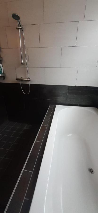 Charlotte, Not For Parties, Not A Hotel, Room With Shared Bathroom, No Kitchen Amsterdam Esterno foto